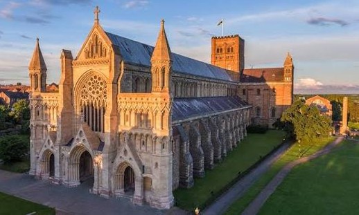 Christmas in St Albans: A Festive City Walk